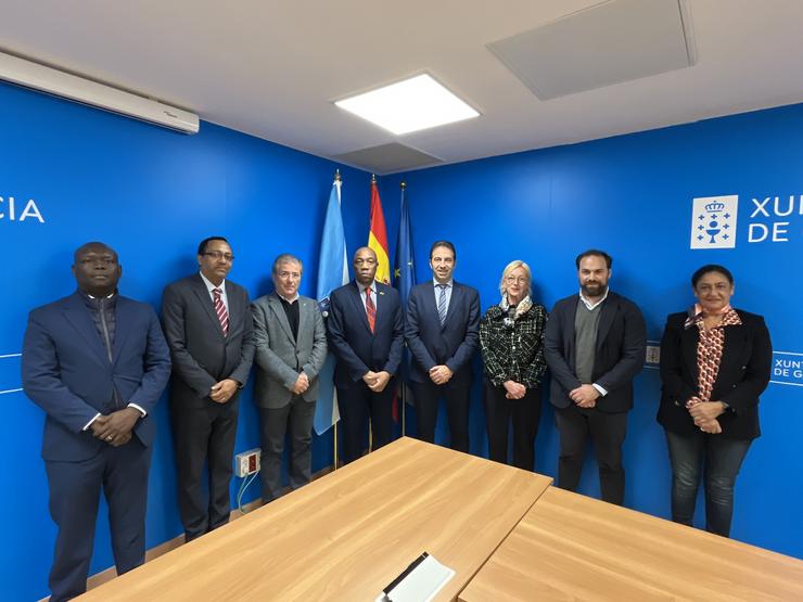 O conselleiro do Mar da Xunta, Alfonso Villares, reúnese co embaixador de Mozambique en España, Eugénio Agostinho Langa.. XUNTA / Europa Press