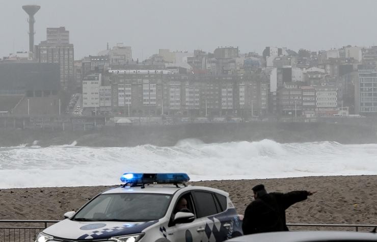 Vista da ondada tras o paso da borrasca Gérard, a 16 de xaneiro de 2023, na Coruña, Galicia (España).. M. Dylan - Europa Press 