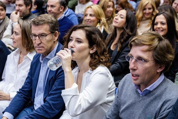 Arquivo - (I-D) A portavoz do Partido Popular no Congreso, Cuca Gamarra; o presidente do PP, Alberto Núñez Feijóo; a presidenta de Madrid, Isabel Díaz Ayuso; e o alcalde de Madrid, José Luís Martínez-Almeida, xuntos nun acto de ?En defensa de ou. Carlos Luján - Europa Press - Arquivo / Europa Press