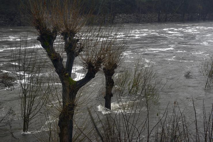 Río galego afectado pola crecida 