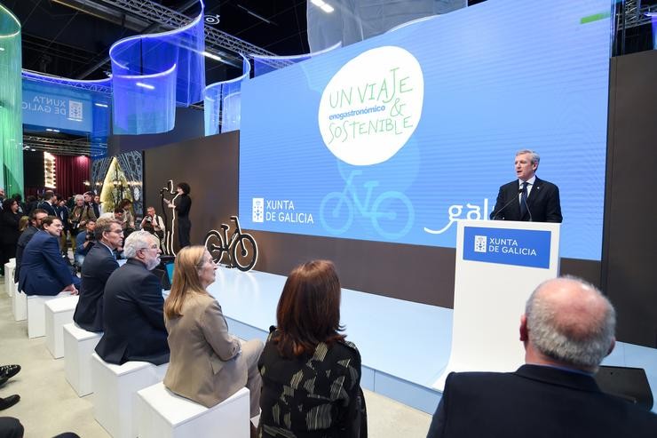 O presidente da Xunta, Alfonso Rueda, participa na presentación de 'Galicia, unha viaxe enogastronómica e sustentable' da terceira xornada da Feira Internacional de Turismo, FITUR 2023, en IFEMA Madrid, a 20 de xaneiro de 2023, en Madrid (España. Gustavo Valente - Europa Press 