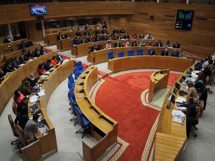 Votación unánime do tres grupos (PP, BNG e PSdeG) no Parlamento de Galicia 