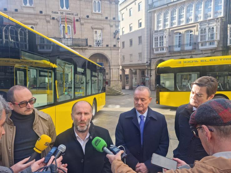 Jácome presenta autobuses eléctricos.. CONCELLO DE OURENSE / Europa Press