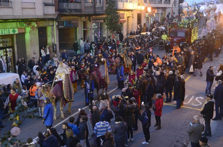 Ambiente durante a cabalgata de Reis 2023 en Ourense / Rosa Veiga