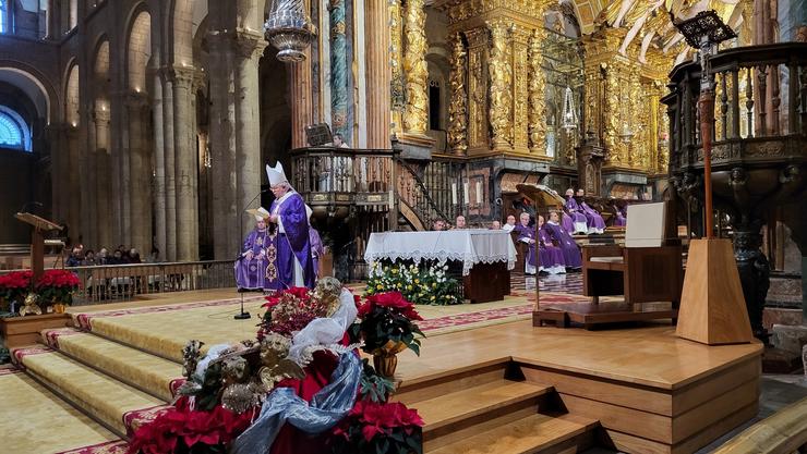 O arcebispo de Santiago, monseñor Julián Barrio, no funeral diocesano polo Papa emérito Benedicto XVI 