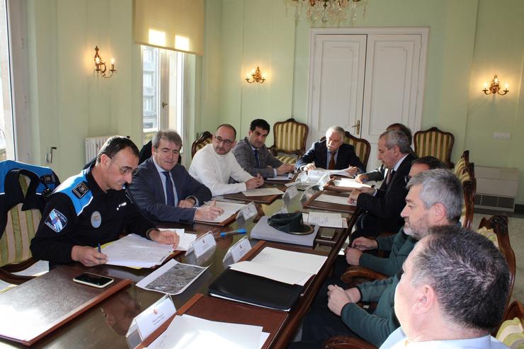 Reunión na Subdelegación do Goberno en Ourense para tratar a presenza de jabalíes no barrio de Covadonga.. XUNTA / Europa Press