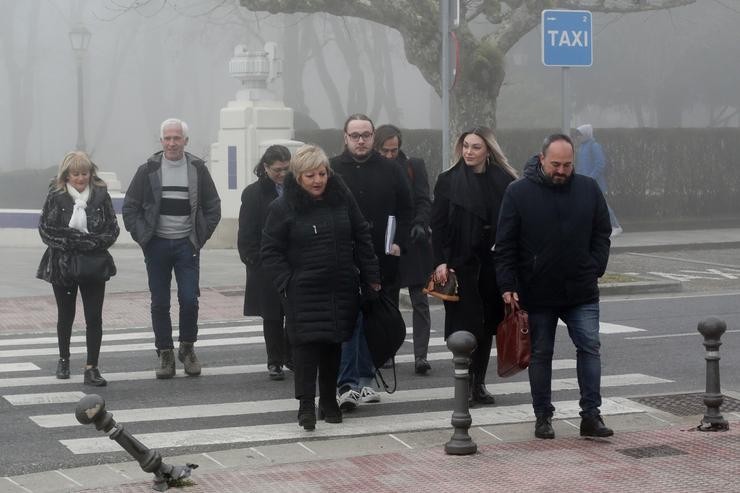 A avogada da acusación, Carmen Balfagón, e a familia das vítimas á súa chegada á xornada de conclusións do xuízo do dobre crime do Ceao / Carlos Castro - Europa Press 