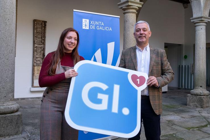 A directora xeral de Xuventude, Participación e Voluntariado, Cristina Pichel, e o secretario xeral de Política Lingüística, Valentín García. Xunta de Galicia 