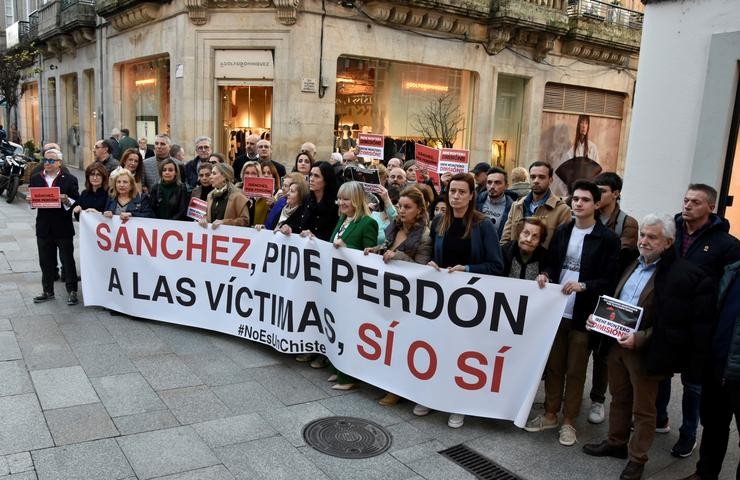 Concentración do PPdeG en Ourense contra a lei de só si é si.. PPDEG 