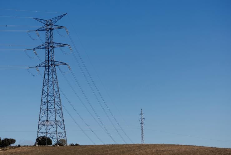 Varias torres de alta tensión, a 23 de xaneiro de 2023, en San Sebastián de los Reyes, Madrid (España).. Eduardo Parra - Europa Press 