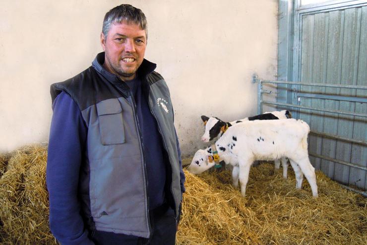 O presidente de Agromuralla, José Luís Pérez Barreiro, na súa explotación do Concello da Pastoriza / Europa Press