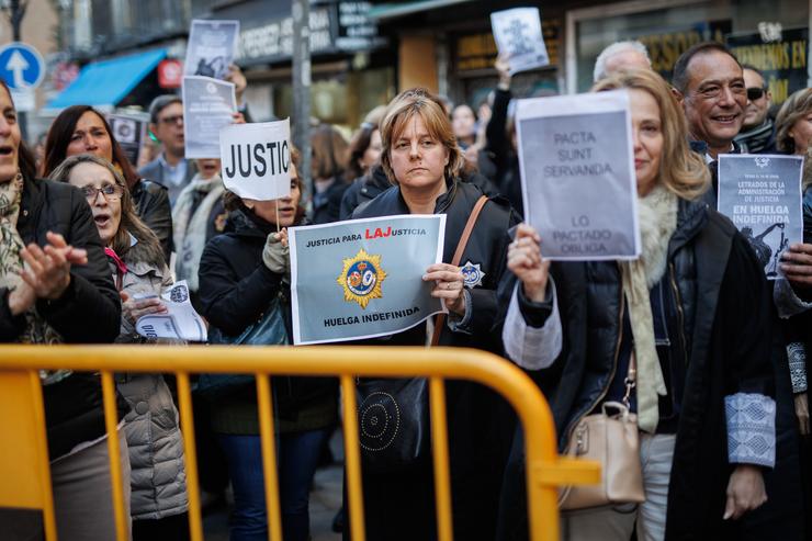 Os Letrados da Administración de Xustiza nunha manifiestación fronte ao Ministerio o pasado 16 de febreiro / Europa Press