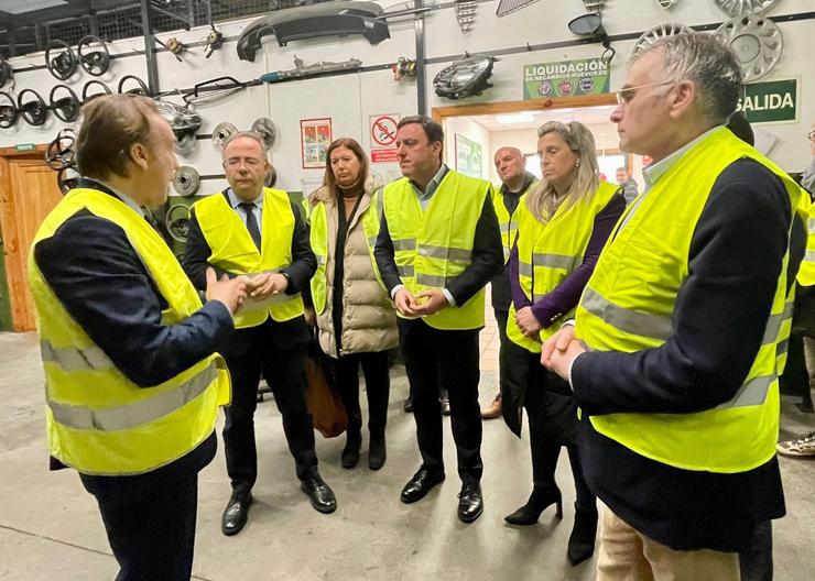 O secretario xeral do PSdeG, Valentín González Formoso na súa visita a un centro da entidade situado no Polígono Industrial do Tambre en Santiago.. PSDEG 