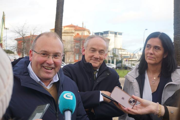 O vicesecretario de Organización Territorial do Partido Popular, Miguel Tellado, xunto á secretaria xeral do PPdeG, Paula Prado, e o candidato do PP á Alcaldía da Coruña, Miguel Lorenzo. PP 