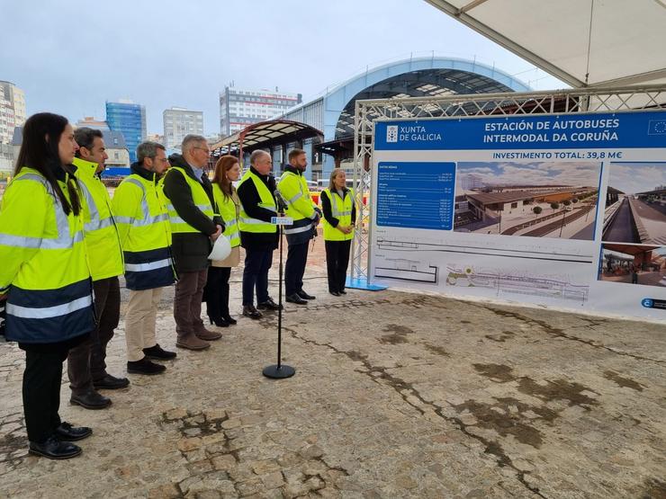 A conselleira de Infraestruturas e Mobilidade, Ethel Vázquez, visita as obras da nova estación de autobuses. XUNTA / Europa Press