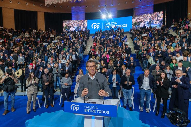 O presidente do Partido Popular, Alberto Núñez Feijóo, intervén durante ao acto de presentación dos candidatos ás eleccións municipai / César Argina- Europa Press