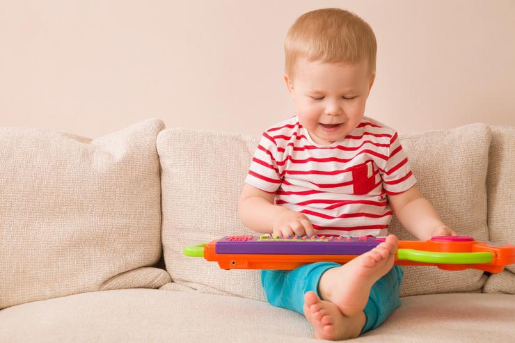 Arquivo - Neno xogando, xoguetes.. GAES - Arquivo / Europa Press