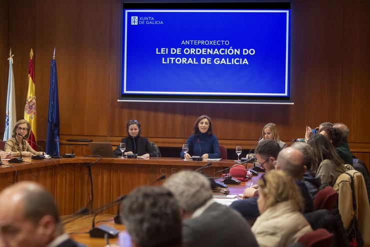 A conselleira de Medio Ambiente, Territorio e Vivenda, Anxos Vázquez, preside a reunión do Consello galego de medio ambiente e desenvolvemento sostible / Xunta