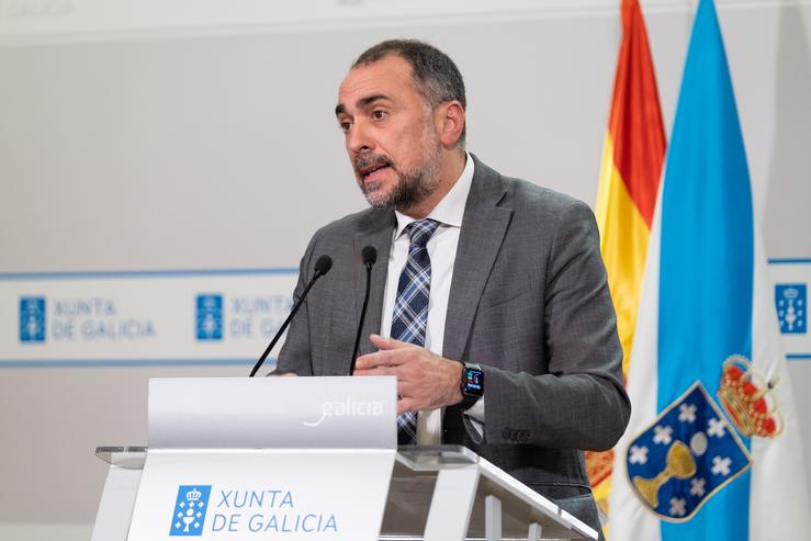 O conselleiro de Sanidade, Julio García Comesaña, en rolda de prensa / Europa Press