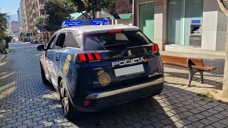 Detidos en Vigo dous homes como autores de máis de 26 estafas a clientes bancarios a través de SMS falsos.. POLICÍA NACIONAL