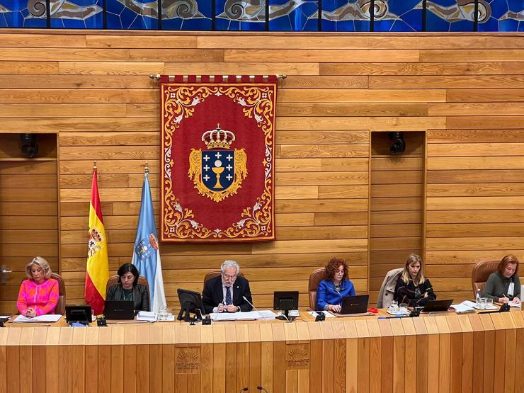 O presidente do Parlamento, Miguel Santalices, le unha declaración institucional con motivo do Día Mundial contra o cancro 