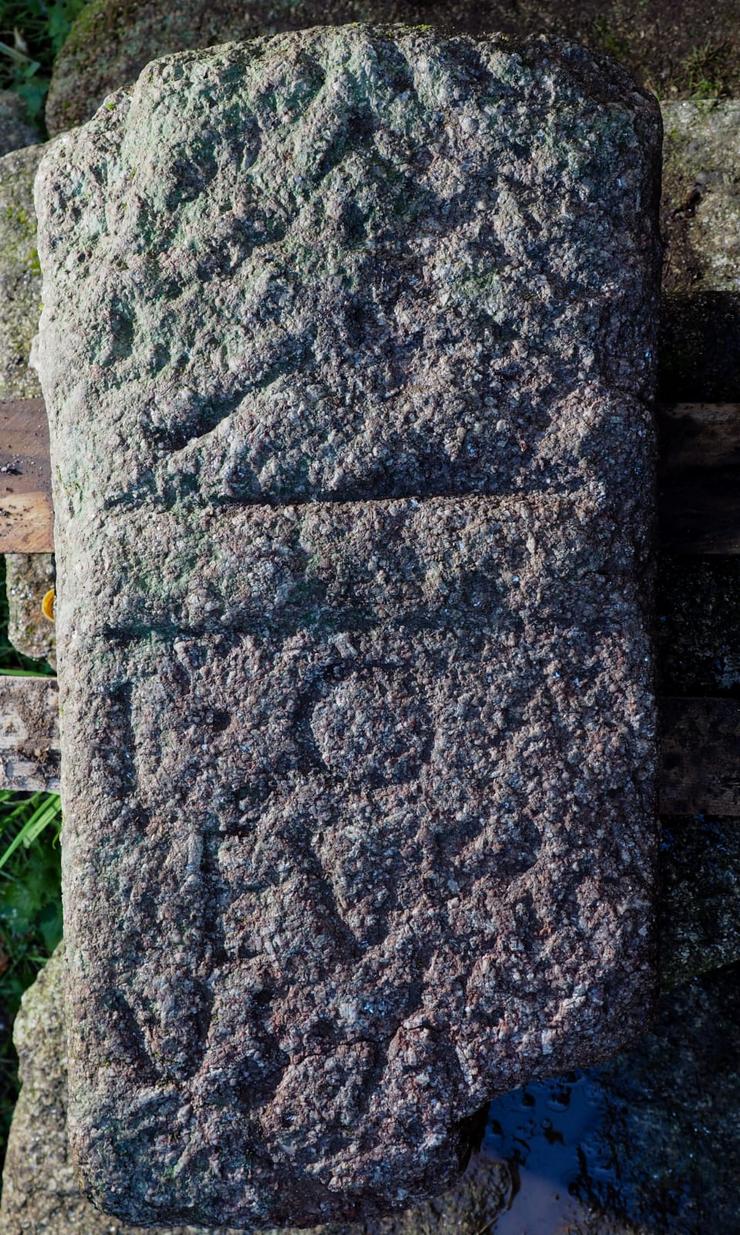 Ara votiva romana adicada a Xúpiter atopada na Coruña / A Rula