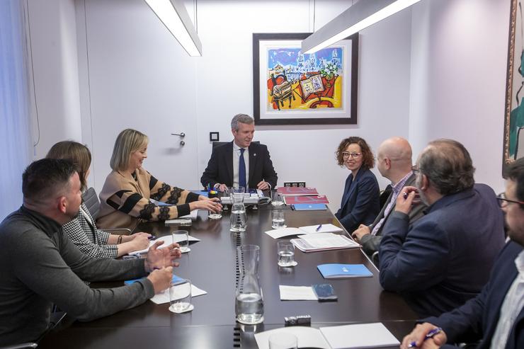 O presidente da Xunta, Alfonso Rueda, e a conselleira de Política Social e Xuventude, Fabiola García, reúnese coa Exclusión Social (EAPN) en Galicia / XUNTA - Europa Press