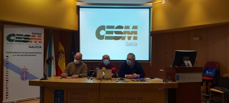 O presidente de CESM Galicia, Ramón Barreiro, o secretario xeral, Enrique Marra-López, e o delegado de CESM en Pontevedra, Enrique Fernández Carreira-Adoitar / Europa Press