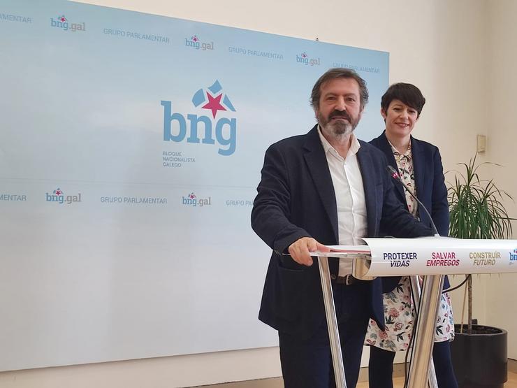 O deputado do BNG, Luis Bará,  xunto á líder da formación, Ana Pontón, nunha rolda de prensa 