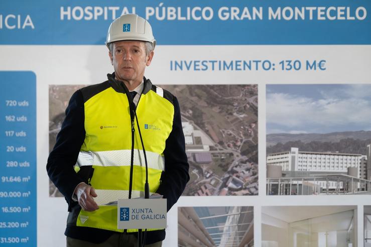 O presidente da Xunta, Alfonso Rueda, visita as obras de ampliación do Hospital de Montecelo.. DAVID CABEZÓN @ XUNTA DE GALICIA / Europa Press