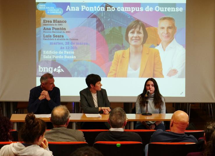 Ana Pontón nun acto na Facultade de Educación de Ourense 