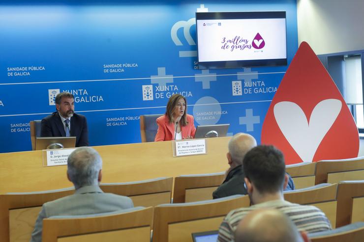 O director xeral de Asistencia Sanitaria do Sergas, Jorge Aboal, e a directora da Axencia Galega de Doazón de Sangue (ADOS), Marisa López, presentan o balance de doazón de sangue do ano 2022 