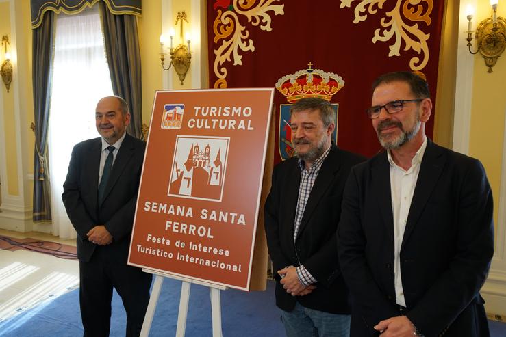Presentación do sinal do Concello de Ferrol cunha imaxe da semana santa. CONCELLO DE FERROL / Europa Press