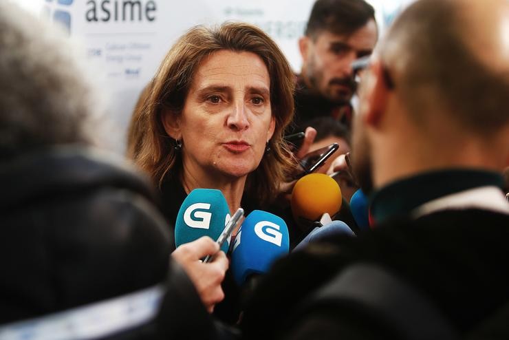 A vicepresidenta terceira do Goberno de España e ministra para a Transición Ecolóxica e o Reto Demográfico, Teresa Ribeira, atende aos medios durante o V congreso GOinterHUB, no CIS Galicia, A Cabana-Ferrol, a 3 de marzo de 2023, en Ferrol, A C. Raúl Lomba - Europa Press / Europa Press