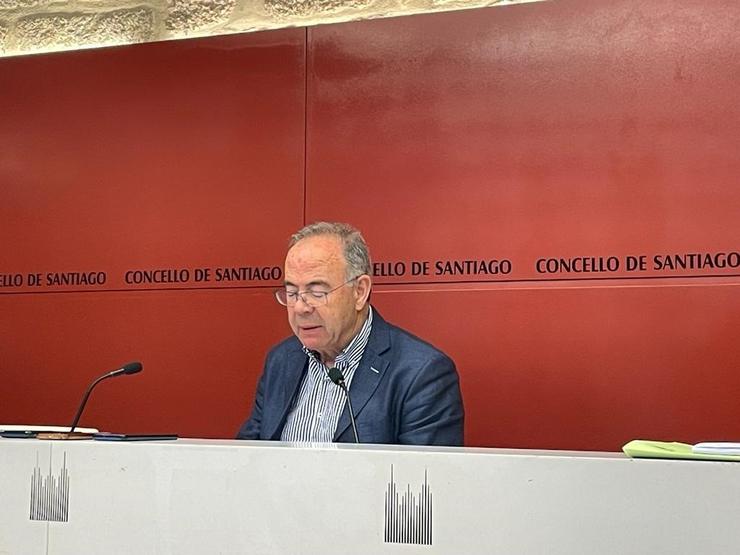 O alcalde de Santiago, Xosé Sánchez Bugallo, en rolda de prensa. / Europa Press