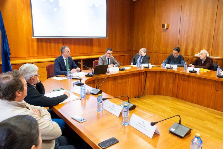 O conselleiro do Medio Rural, José González, preside a reunión do Observatorio do Sector Lácteo de Galicia 