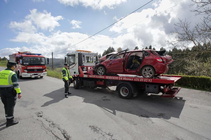 Retirada do coche sinistrado no accidente de Xove / Carlos Castro - Europa Press  / Europa Press