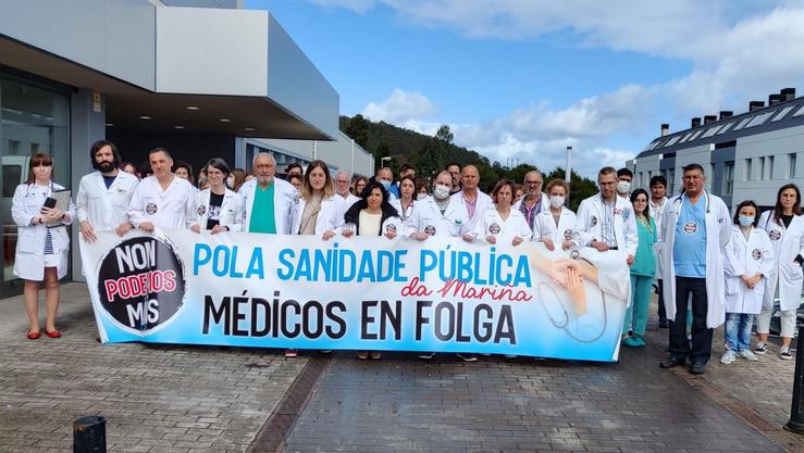 Concentración de médicos no Hospital de Burela (Lugo).. CESM / Europa Press