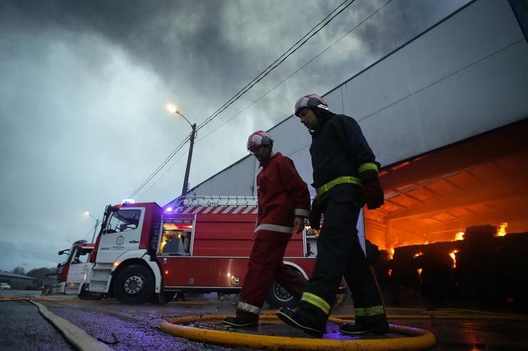 Incendio rexistrado nunha empresa de reciclaxe en Vilalba (Lugo).. Carlos Castro - Europa Press / Europa Press
