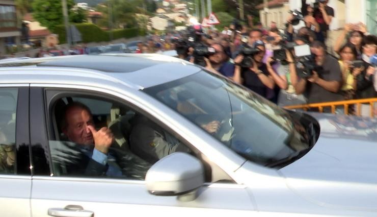 O Rei emérito Juan Carlos I á súa chegada á vivenda do seu amigo, Pedro Campos, a 19 de maio de 2022, en Sanxenxo / Raúl Terrel - Europa Press 