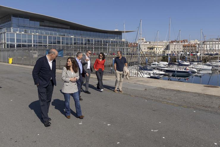 A alcaldesa da Coruña, Inés Rey, xunto a organizadores da Tall Ship Races / ANDY PÉREZ