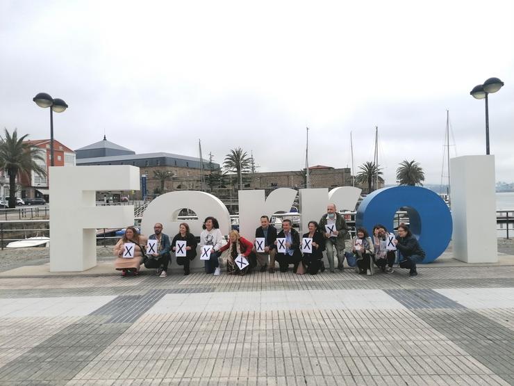 Integrantes das entidades no porto de Ferrol. / Europa Press