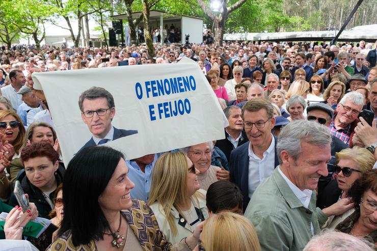 O presidente do Partido Popular, Alberto Núñez Feijóo (2d) e o presidente da Xunta de Galicia, Alfonso Rueda (d) na Romaría do PPdeG 