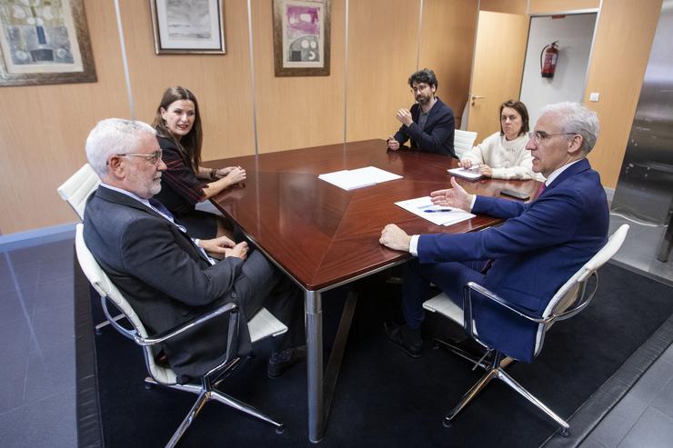 O vicepresidente primeiro da Xunta, Francisco Conde, reúnese con representantes de Fujitsu España.. XUNTA / Europa Press