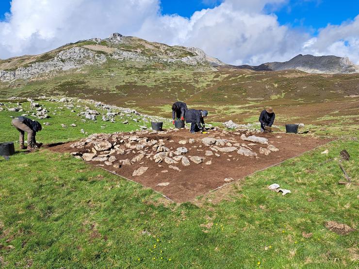 Tarefas de escavación arqueolóxica do CSIC na rexión leonesa de Babia.. CSIC / Europa Press