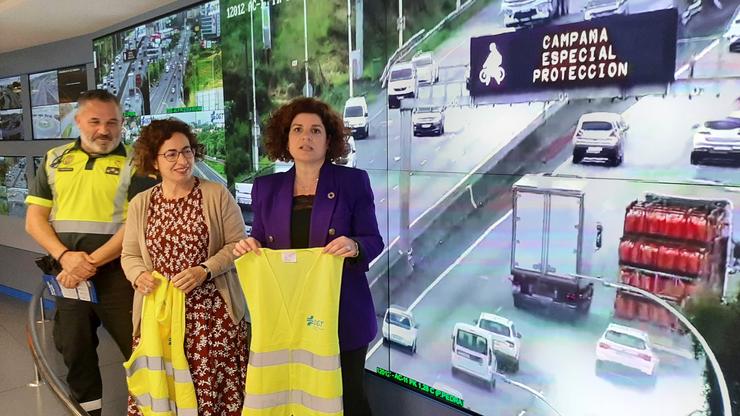 A subdelegada do Goberno na Coruña, María Rivas, supervisa a campaña da DXT e a Garda Civil nas estradas. SUBDELEGACIÓN DO GOBERNO NA Coruña / Europa Press