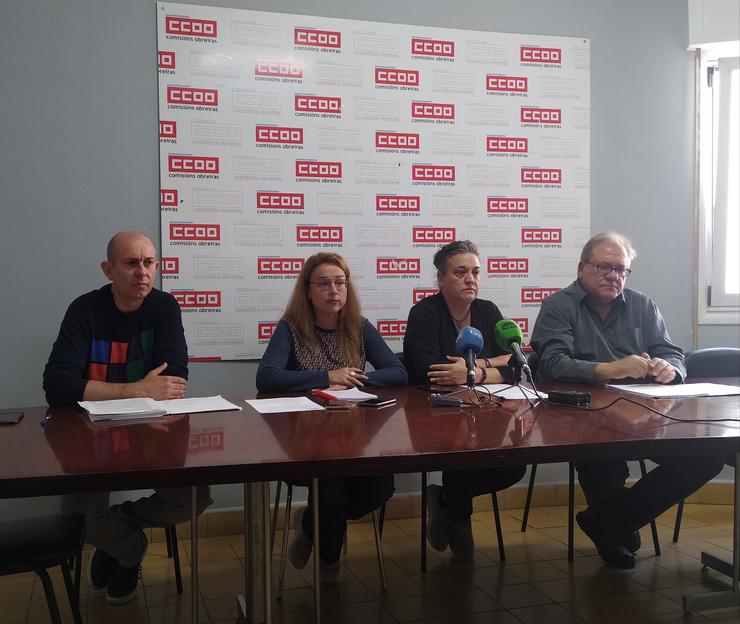 Rolda de prensa de CCOO, con Chema López, responsable de Saúde Laboral en Institucións Penais do sindicato, en Ourense. 