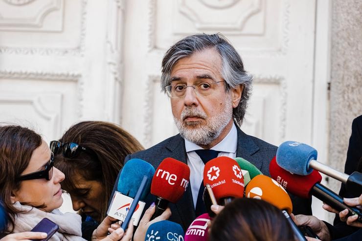 O vogal do Comité Executivo da APM, Juan José Carbonero, ofrece declaracións aos medios á súa chegada á reunión co Ministerio de Xustiza.. Carlos Luján - Europa Press 