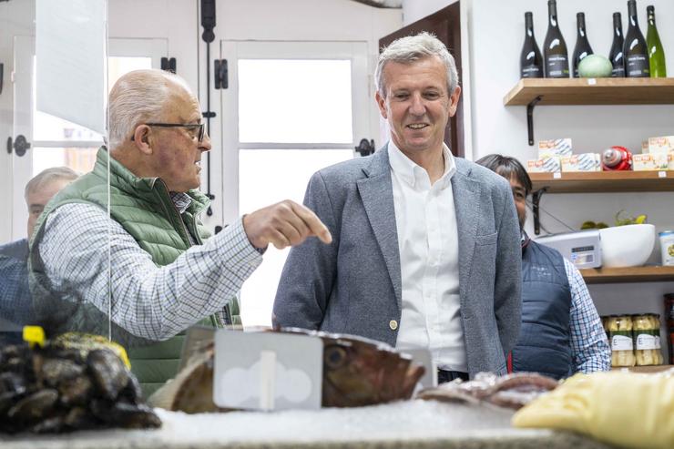 O presidente do PPdeG, Alfonso Rueda, co candidato do PP no Valadouro (Lugo), Manuel Lamela.. PPDEG 