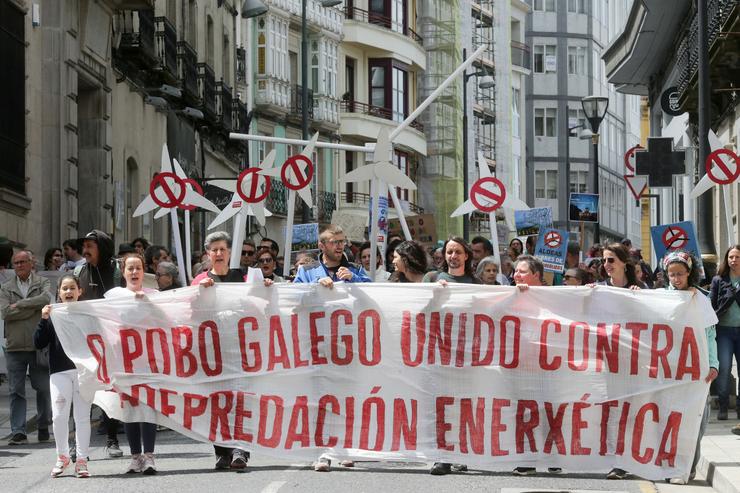Varias persoas marchan nunha manifestación anti eólicos desde  a Torre dá Mosquera   a 21 de maio de 2023, en Lugo. Carlos Castro - Europa Press / Europa Press